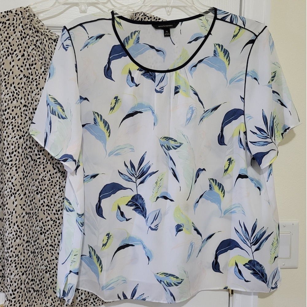 Banana Republic XL Blouse Lot f 2 Floral Tropical Animal Print Short Sleeve Tops - Picture 2 of 8